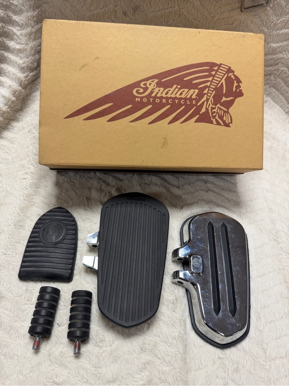 NEW Indian Motorcycle Chrome & Black Passenger Foot Petals Kit, Brake Pad, Box